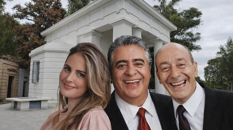 El Panteón de la Asociación Argentina de Actores, en el Cementerio de la Chacarita, guarda los restos de algunas de las figuras más queridas del espectáculo nacional, entre ellas Jorge Porcel, Alberto Olmedo y, más recientemente, Silvina Luna, símbolos de distintas épocas de la televisión, el cine y el teatro argentino. Foto: IA