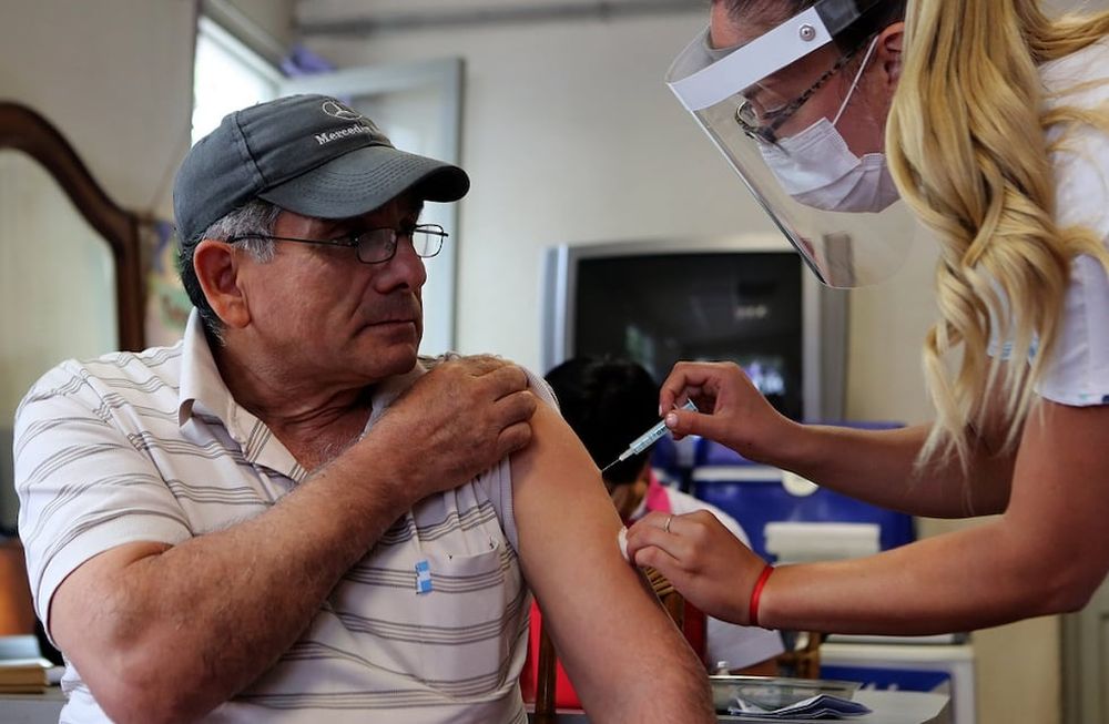 Adultos mayores y cuidadores recibieron al menos una dosis. A las residencias les preocupan los recursos para hacer frente a la segunda ola. / Foto: Gentileza Prensa Gobierno de Mendoza