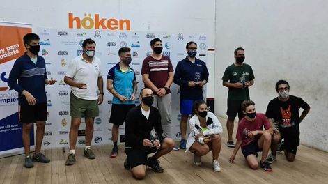 Todos los campeones durante la entrega de premios.