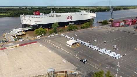 En las últimas horas arribó al país un barco procedente de China con 7.000 autos híbridos y eléctricos pertenecientes a la compañía del gigante asiático BYD.