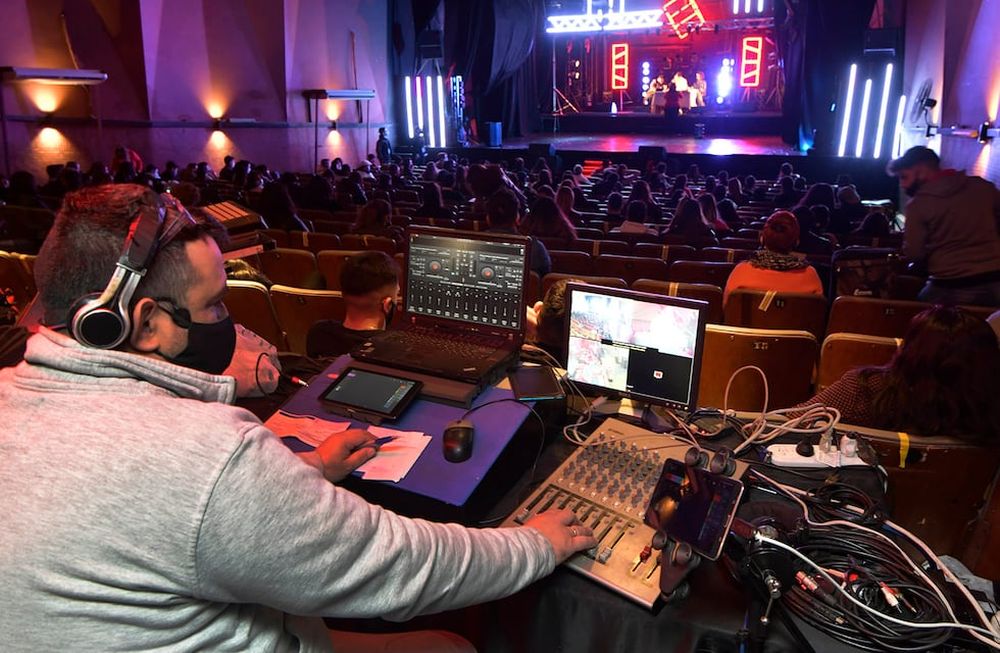 Se inició el casting para el reality Cordillera de talentos, donde cientos de mendocinos muestran sus habilidades y arte ante un jurado. Foto: Orlando Pelichotti / Los Andes
