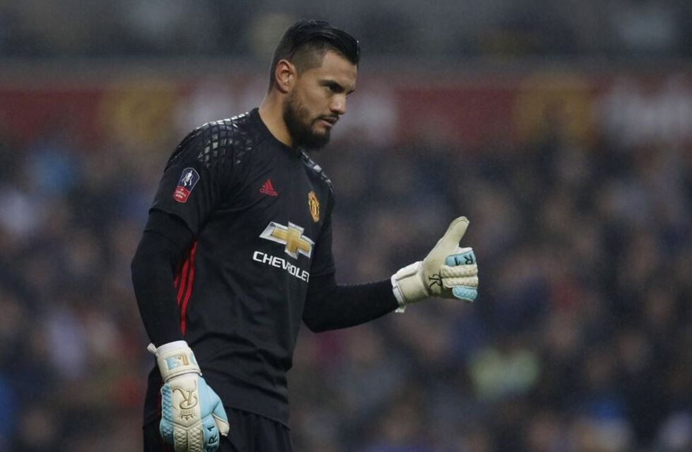 Rumbo al Mundial: Sergio Romero sumó minutos en el triunfo de Manchester United