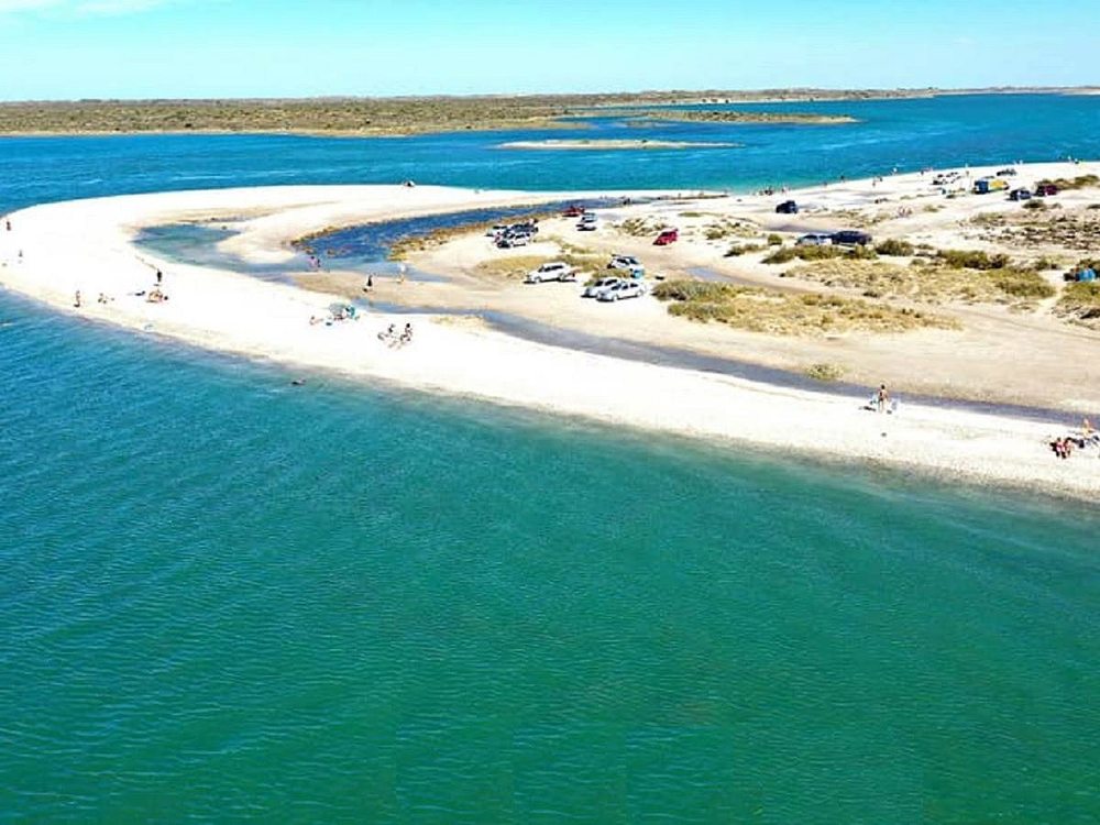 El turismo argentino se ha visto interesado por Punta Perdices.