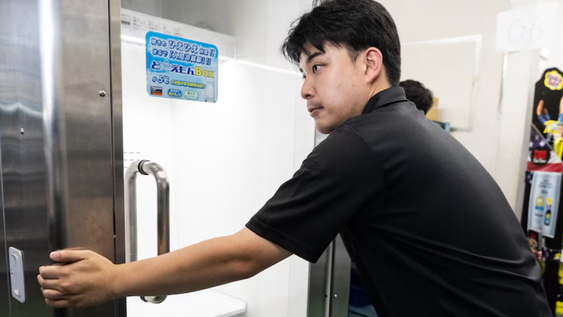 La heladera fue creada en Japón y es capaz de enfriar el cuerpo humano en segundos.&nbsp;