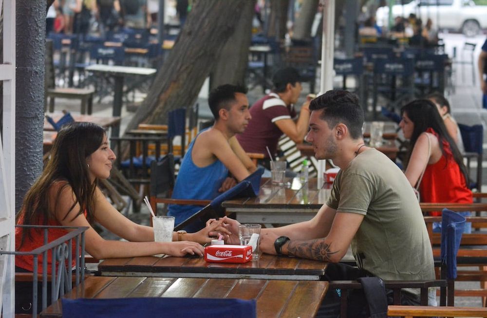 Bares y restoranes se han preparado para un san Valentín “extra large”, ya que cae en domingo y en la previa del fin de semana largo de Carnaval / Nicolás Ríos