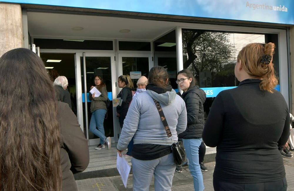 El Ejecutivo eliminó las incompatibilidades entre el Potenciar Trabajo y las becas Progresar y se pueden combinar pagos. Foto: Orlando Pelichotti / Los Andes