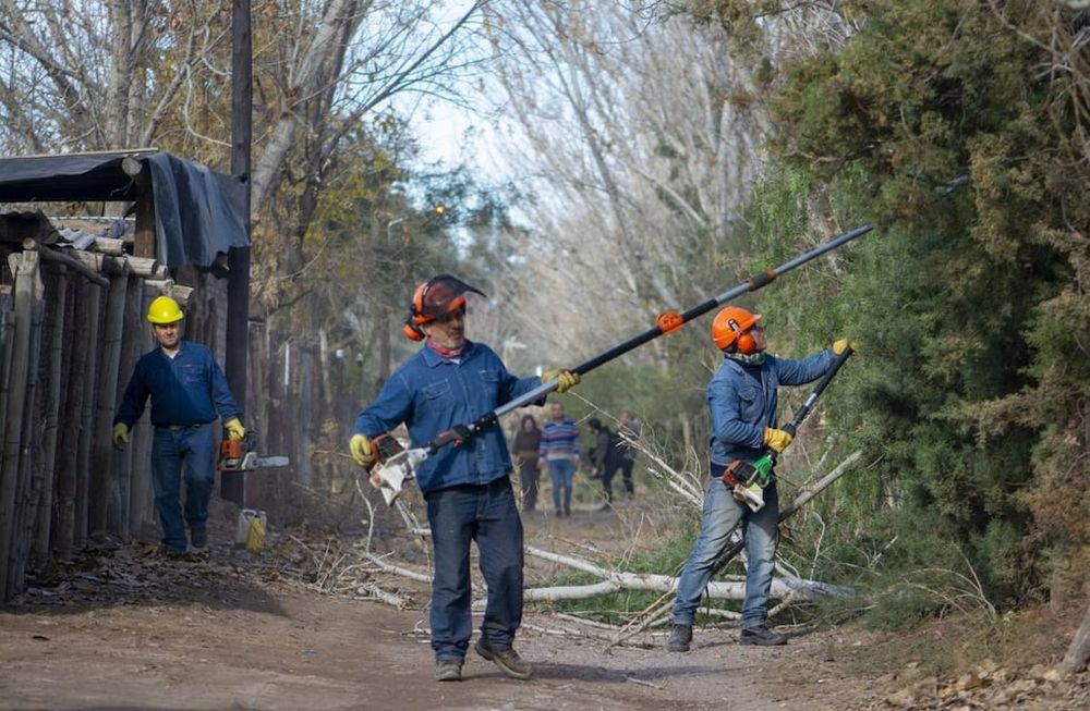 Las plantas de personal tienen poco recorte en la mayoría de los casos y otras, aumentos. Foto: Facebook @munirivadavia.mendoza