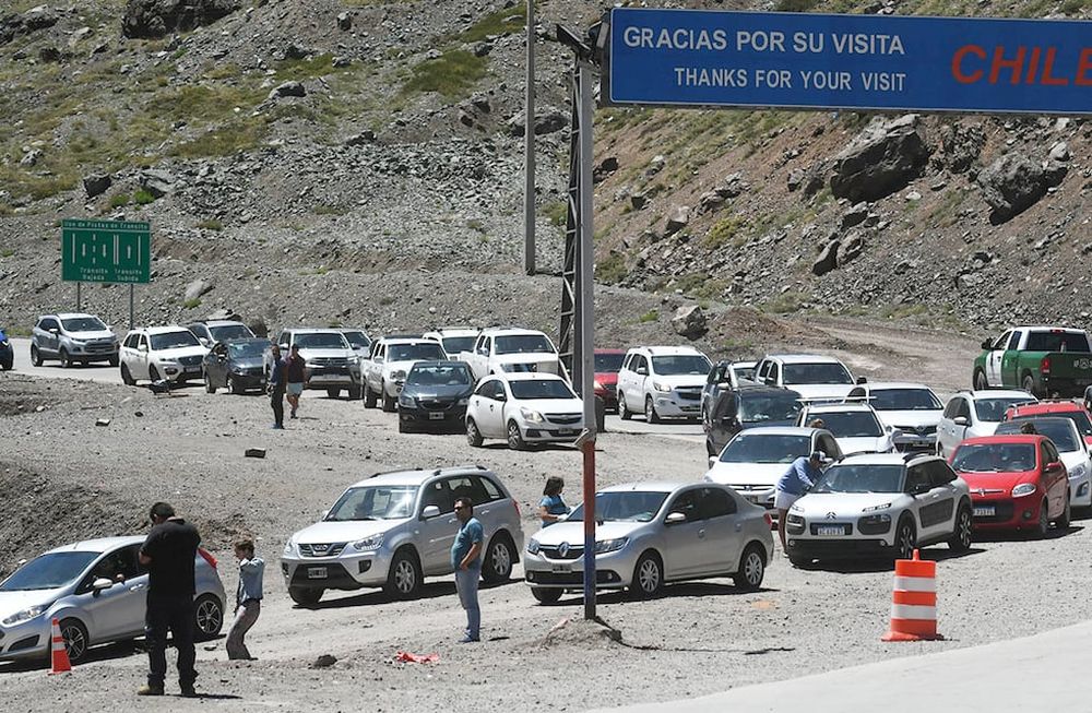 Paso fronterizo Los Libertadores de Chile. Las largas colas son un problema de años. Foto Jose Gutierrez / Los Andes (Archivo).