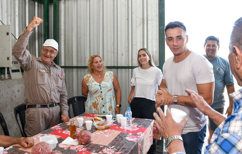 Calvente y miembros de la Asociación San Cayetano (10).jpeg