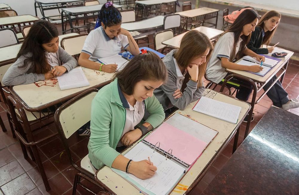 Seis escuelas secundarias de Mendoza comenzarán a implementar una nueva propuesta académica orientada a lograr una rápida salida laboral. Foto: Ignacio Blanco / Los Andes