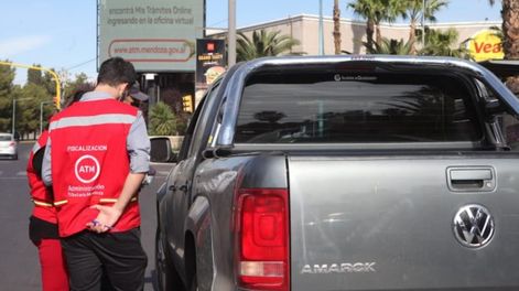 Los Andes | La Administración Tributaria Mendoza (ATM) continúa con el plan de procedimientos de control del Impuesto Automotor en la vía pública. Gentileza / Gobierno de Mendoza