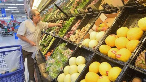 Los Andes | El dólar blue bajó pero los precios al consumidor no. Foto: José Gutierrez / Los Andes