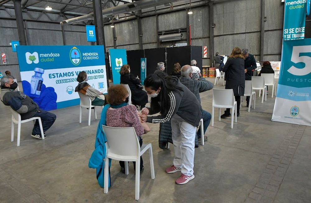 Ante la inminente circulación de la variante Delta se ha fortalecido la colocación de segundas dosisFoto: Orlando Pelichotti / Los Andes