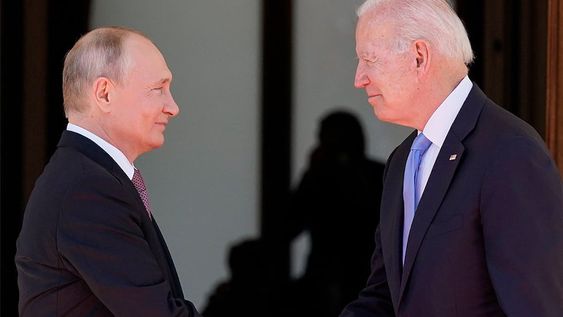 El presidente estadounidense Joe Biden ha accedido “en principio’ a reunirse con su homólogo ruso Vladimir Putin siempre y cuando ese país se abstenga de efectuar lo que funcionarios de Estados Unidos creen es una inminente invasión de Ucrania. (AP Archivo)