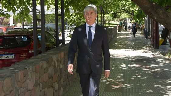 Walter Bento fue destituido como juez federal con competencia electoral; y el Tribunal Oral Federal II ordenó su detención. El Jurado de Enjuiciamiento de Magistrados de la Nación lo encontró culpable por mayoría al haber incurrido en causas de mal desempeño en sus funciones.Tribunales Federales esta jornadaFoto: Orlando Pelichotti