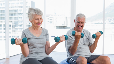 Hay un entrenamiento que ayuda a fortalecer los músculos en adultos mayores.