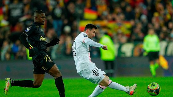Messi tuvo algunos destellos de su talento en el partido entre el PSG y Lens. / Gentileza.