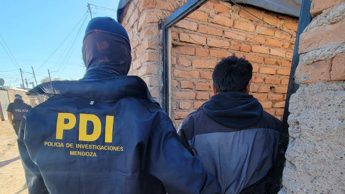 Allanaron casas en Guaymallén: secuestraron 88 ravioles de cocaína lista para comercializar