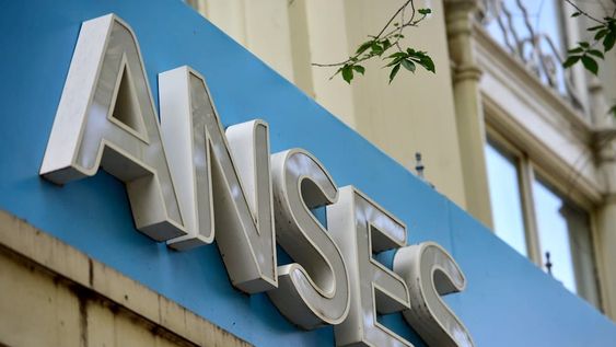 Fachada de Anses Córdoba en Plaza San Martín. (José Gabriel Hernández / La Voz)