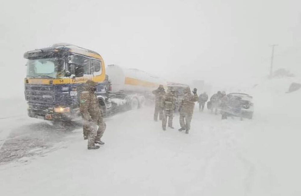 El paso fronterizo que une el país andino con Mendoza permanecerá cerrado debido a las intensas nevadas en el área cordillerana, según informaron carabineros.