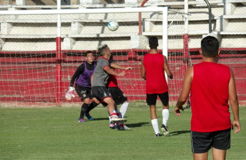Maipú y Huracán se preparan para un duelo decisivo