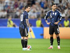 Lionel Messi se prepara para tirar un tiro libre durante el juego entre Argentina y Jordania en el marco de la FIFA World Cup 2026 disputado en Dallas, USA.
