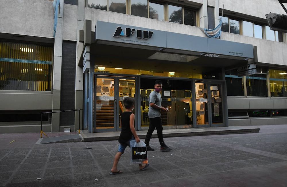 Monotributistas plantean que el aumento establecido por AFIP para las cuotas mensuales en 2023 es ilegal. Foto: José Gutierrez / Los Andes