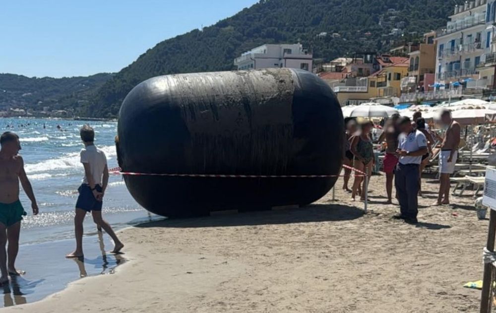 Todavía falta establecer qué embarcación pudo haberla perdido y cómo terminó en la playa.
