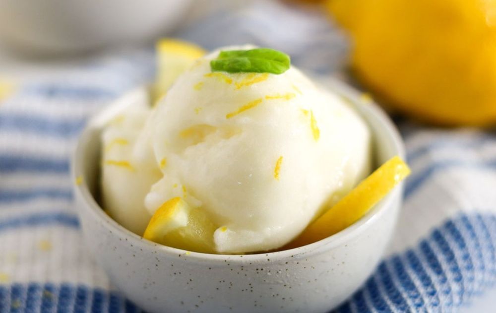 Esta receta combina ingredientes frescos y bajo en carbohidratos para disfrutar este postre todo el verano sin culpa.