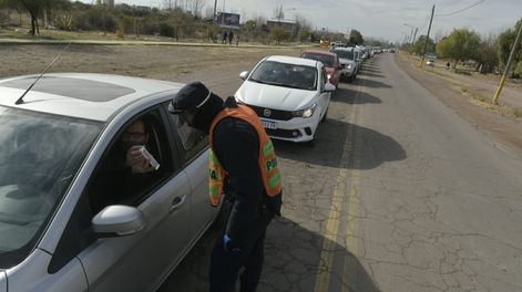 Los Andes | Los controles de tránsito se extendieron a todo el territorio provincial, entre el jueves y ayer. Foto: Orlando Pelichotti/ Los Andes
