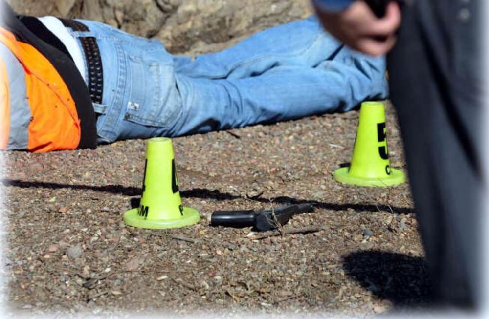 Vecinos agobiados por el crecimiento de la inseguridad apelan a sus propias fuerzas para compensar la ausencia de representantes de la ley y repelen un asalto domiciliario con el saldo de algún causante herido o muerto.