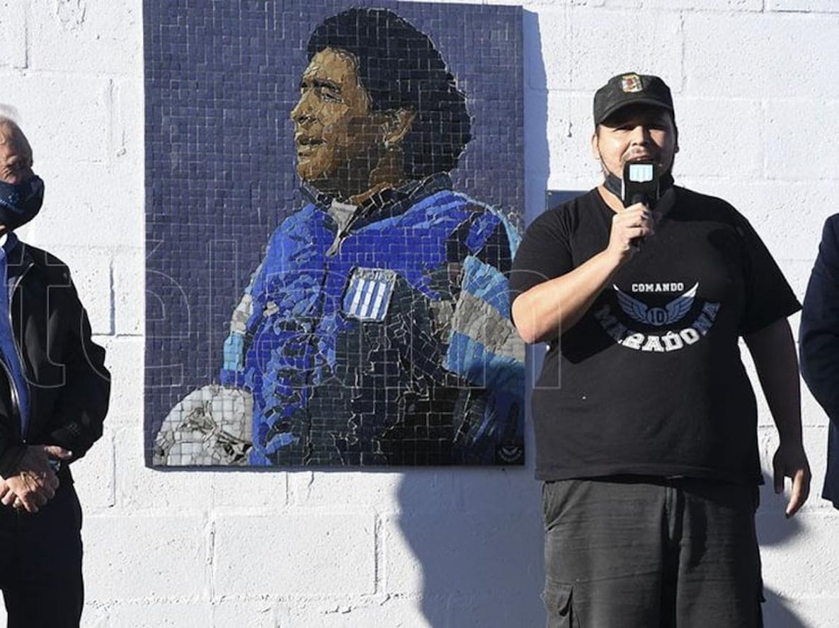 El presidente de Racing, Víctor Blanco, presente en el acto en homenaje a Diego Maradona. / Gentileza.