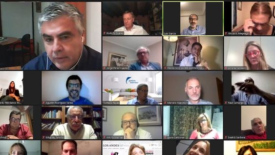 Raúl Pedone, editor general de Los Andes, fue el encargado desde la redacción del diario de moderar la charla sobre los posibles escenarios pospandemia para los que debe prepararse la provincia.