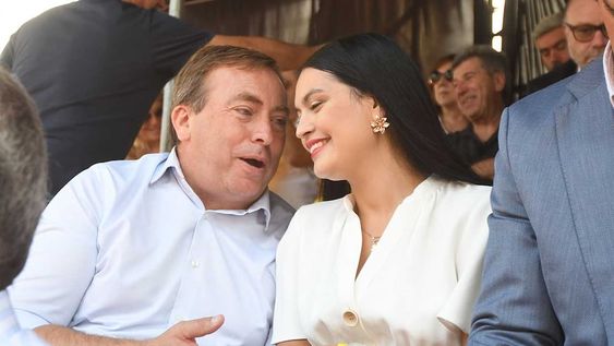 El intendente Martín Aveiro (Tunuyán) junto a su colega de Santa Rosa y presidenta del PJ, Flor DistéfanisFoto: José Gutierrez / Los Andes