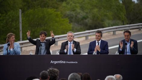 Los Andes | 17-10 Acto del día de la lealtad en Cañuelas. Alberto Fernández junto a Axel Kicillof, Sergio Massa y Gabriel Katopodis inauguran una obra en la autopista a Ezeiza. Foto:  CLARÍN
