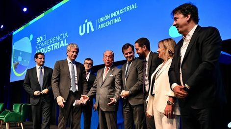 Foto de familia en el marco de la 30 Conferencia Industrial de la UIA.FOTO: JUAN FOLGLIA /NA
