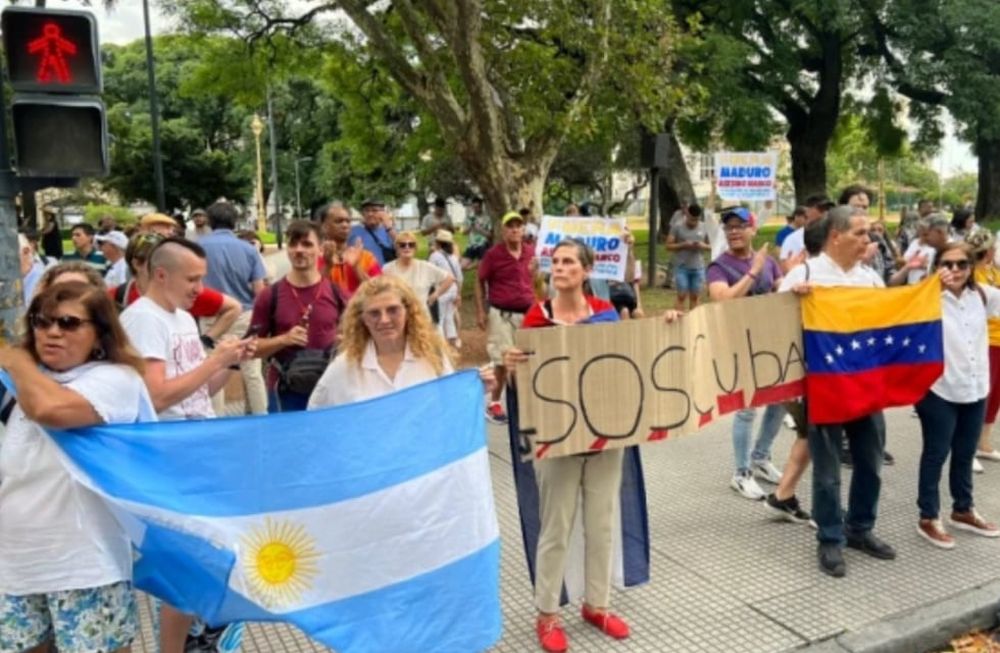 Nicolás Maduro escapa de los crímenes de lesa humanidad que hoy están siendo investigados en la Corte Penal Internacional, aseguró un manifestante. Foto: @Gbastidas / Twitter.
