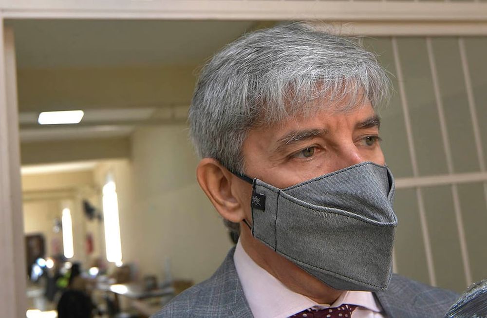 El juez Bento,  detrás del  tapabocas, en una de sus últimas apariciones públicas, allá por el mes de octubre del año pasado. Foto: Orlando Pelichotti/ Los Andes