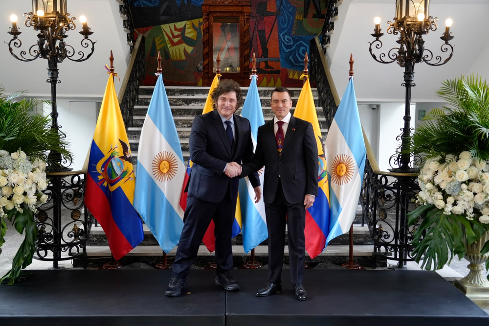 El Presidente Javier Milei junto al Presidente de la República del Ecuador, Daniel Noboa, en su visita oficial a la ciudad de Quito.