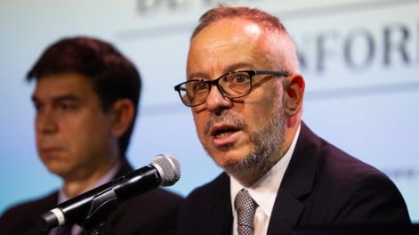 Martín Etchevers (presidente de la comisión libertad de prensa) y Daniel Dessein (presidente de Adepa)