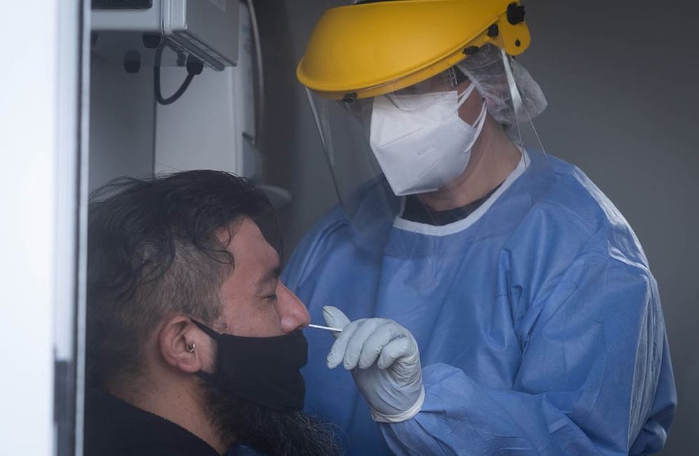 La campaña de vacunación contra el Covid-19, que tuvo un “parate” por falta de inoculantes.