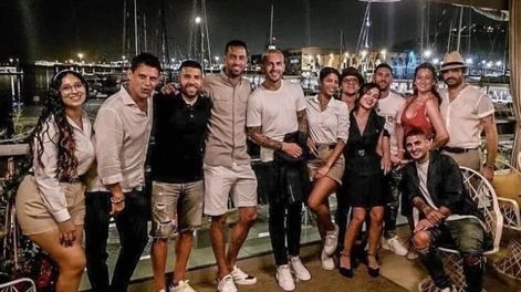 Lionel Messi estuvo en Barcelona y salió a cenar con sus ex compañeros de Barcelona. / Gentileza.