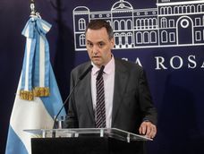 El jefe de Gabinete, Manuel Adorni, anuncia en Casa Rosada la convocatoria a sesiones extraordinarias y el paquete de leyes que impulsa Javier Milei.(Foto: Federico López Claro)