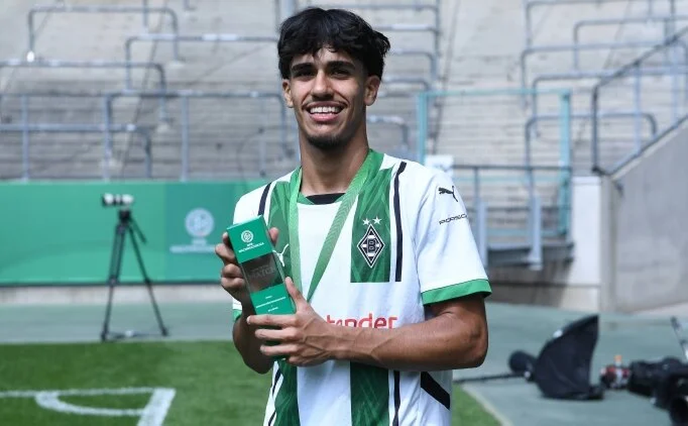 El jugador alemán convocado sorpresivamente a la selección argentina se llama Armando por Diego Maradona.