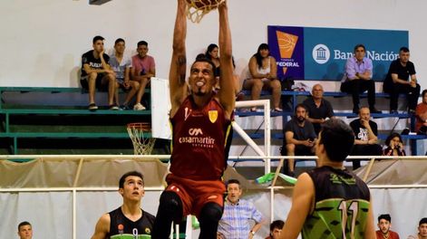 Básquet: Leonardo Murialdo también vuela por lo alto
