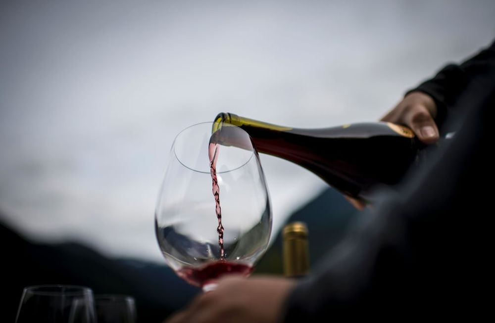 El autor estima necesario trabajar sobre otros productos que permitan ampliar las ocasiones de consumo de productos vitivinícolas. Destaca los desarrollos europeos.