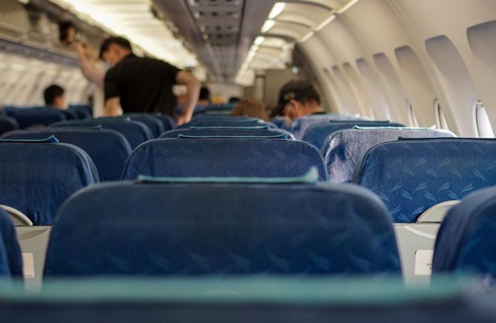 La pasajera fue expulsada del vuelo por no querer seguir las ordenes de la tripulación.