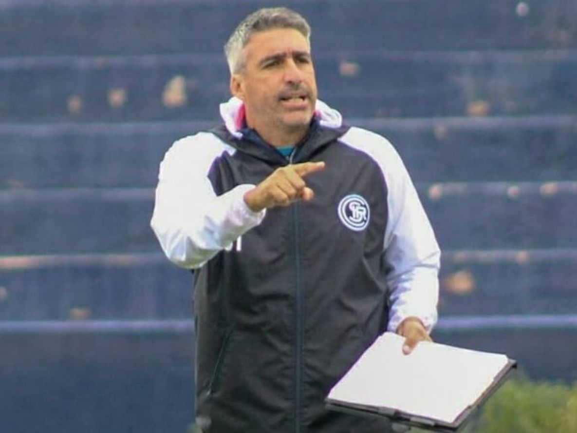 Gabriel Gómez, técnico de Independiente Rivadavia\u002E
