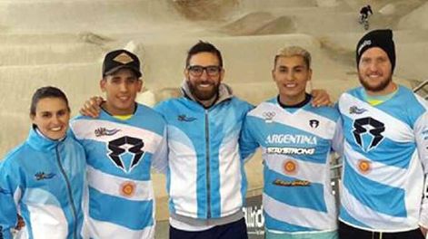 El team albiceleste llegó a Bakú para el Mundial BMX en Azerbaiyán