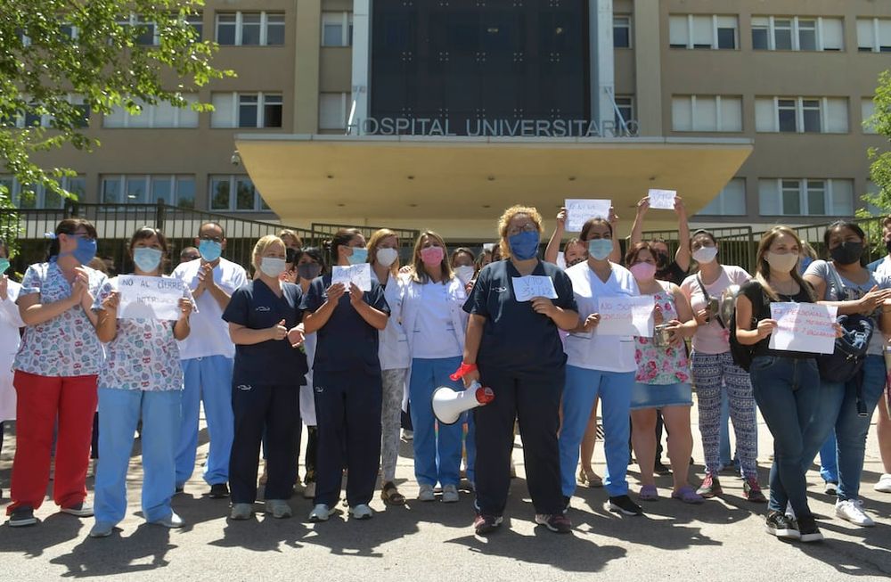 Personal del sector que quedó fuera de servicio criticó la decisión universitaria. Son 46 contratados y 14 de planta / Orlando Pelichotti